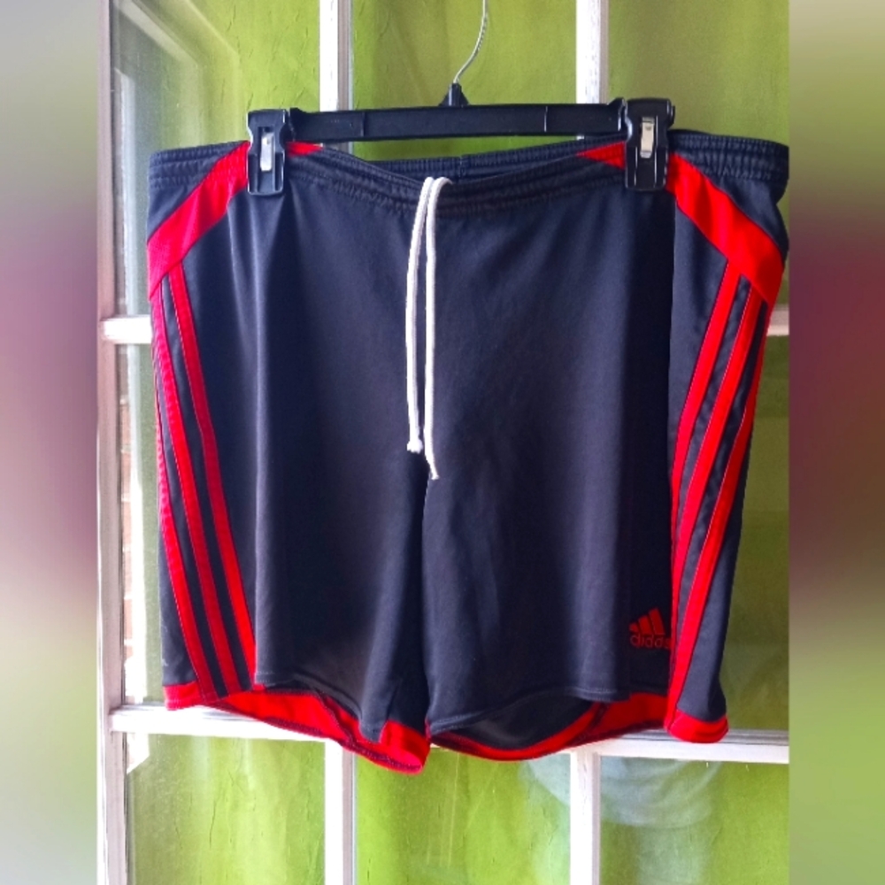 Unisex Pre-Loved Adidas Shorts. Size M.